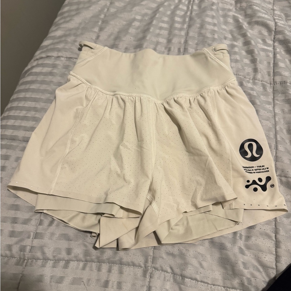 Lululemon size 4